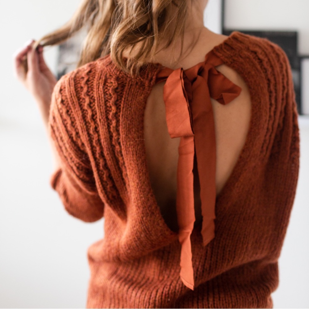 AERIE Chunky Oversized Cable Knit Sweater Open Back Ribbon Tie Rust Medium